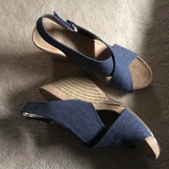 Shoes - Picture 2 of 2